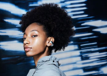 Bose Ultra Open Earbuds, un nuevo concepto de auriculares de botón para no aislarnos del mundo