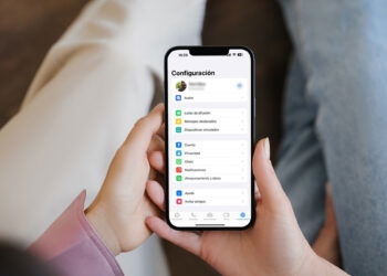 WhatsApp está duplicando las fotos en los iPhone con iOS 17.4. Así puedes solucionarlo
