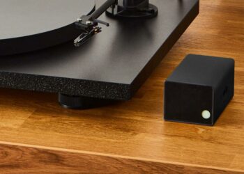 A2D2 Stream en un mesa