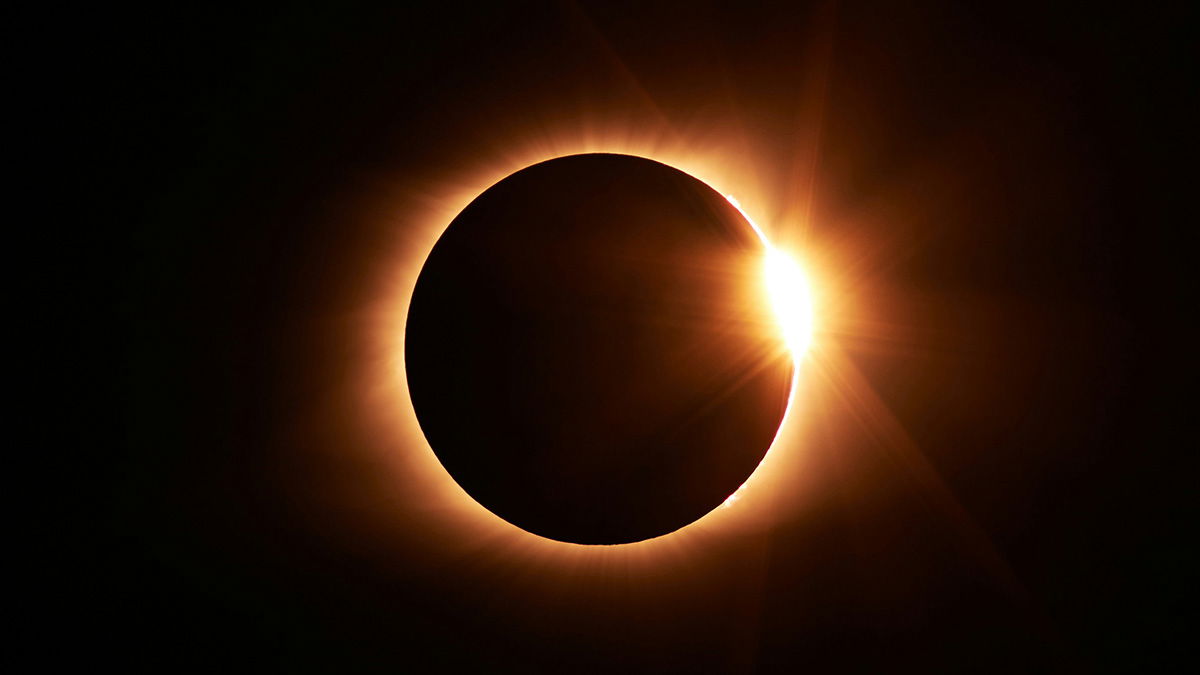 Cómo ver online y en directo el eclipse solar de hoy día 8 de abril