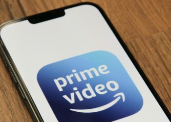 Logo de Prime Video en un móvil