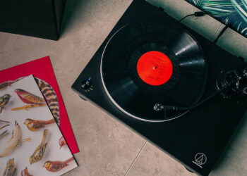 3 tocadiscos por menos de 600 euros para poder empezar tu colección de vinilos