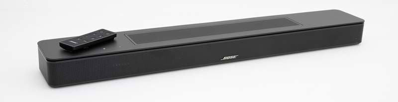 Barra de sonido Bose Smart Soundbar 600 con su mando a distancia