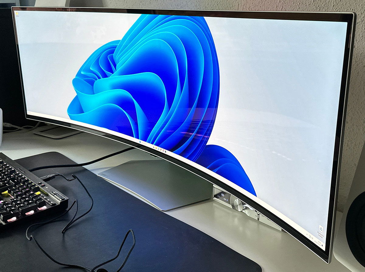 análisis Samsung Odyssey OLED G9 (G95SC) vista lateral
