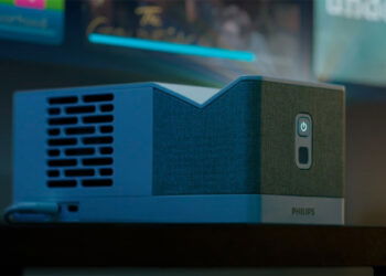 Philips Screeneo UL5, un proyector compacto y ligero capaz de crear 100 pulgadas en 50 cm