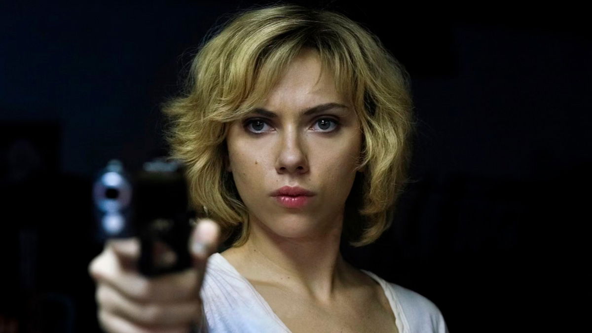 Scarlett Johansson está muy enfadada con OpenAI por usar una voz casi idéntica a la suya en ChatGPT sin permiso