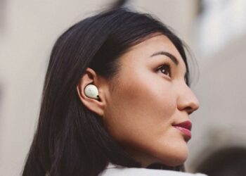 Chica con los Elite 8 Active Gen 2