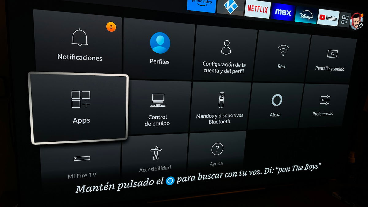 ¿Qué sucede si selecciono la opción de 'Borrar datos' de una aplicación en el Fire TV Stick?