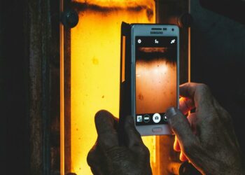 Teléfono con Android de Google haciendo fotos a una estufa