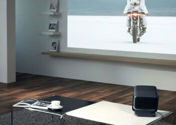 Los mejores proyectores portátiles para montarte un cine de verano