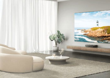 Proyector de tiro ultracorto o tele gigante, ¿qué es mejor para montarme un cine en casa?