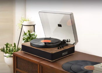 MUSE MT-107 BTO, un tocadiscos con Bluetooth e incluso altavoces integrados a un precio casi ridículo