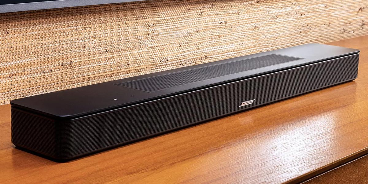 Barra de sonido Bose Smart Soundbar 600 en una mesa