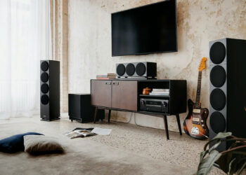 Cómo conseguir sonido envolvente si tienes una pared detrás de ti