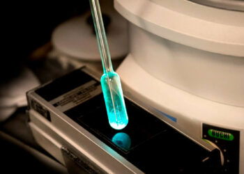 Investigadores logran cuadruplicar la vida útil de dispositivos OLED