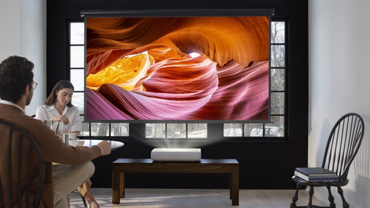 Así es el nuevo e increíble Samsung The Premiere 9: un proyector de tiro ultracorto de gama alta