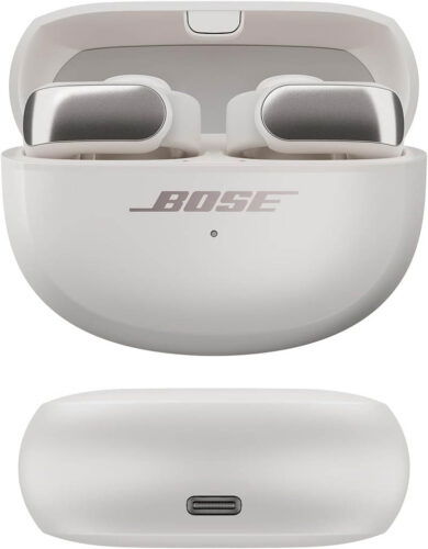 Bose Ultra Open Earbuds con su funda de transporte