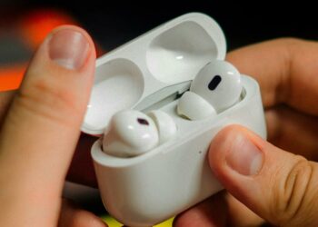 Airpods Pro 2 en su funda