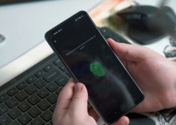 Smartphone Android seguridad lector huellas