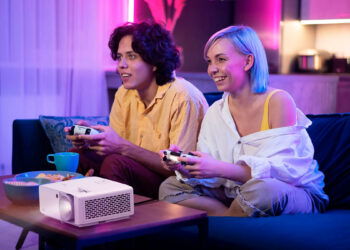 Optoma UHZ35, un proyector láser DuraCore 4K UHD compacto con hasta 240 Hz