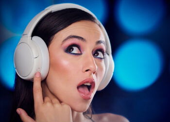 Panasonic presenta sus nuevos altavoces para fiestas y los auriculares estéreo inalámbricos Rb-M600B