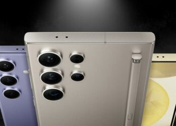 Teléfonos Samsung Galaxy S4 con fondo negro