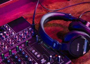 Sony MDR-M1, auriculares de diseño cerrado con aislamiento High Sound