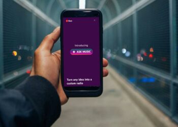 Smartphone con IA de YouTube Music