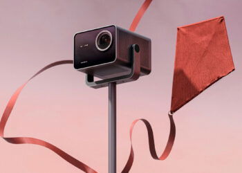 Leica Cine Play 1, un proyector premium de diseño compacto compatible con Dolby Vision