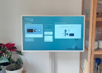 LG StanbyME, el Smart TV táctil que puedes mover por toda la casa
