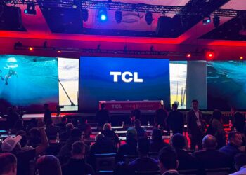 TCL no se queda atrás y muestra su impresionante panel OLED impreso por inyección de tinta en el CES