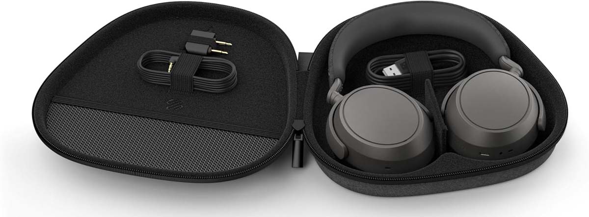 Auriculares Sennheiser MOMENTUM 4 Wireless en su funda de transporte