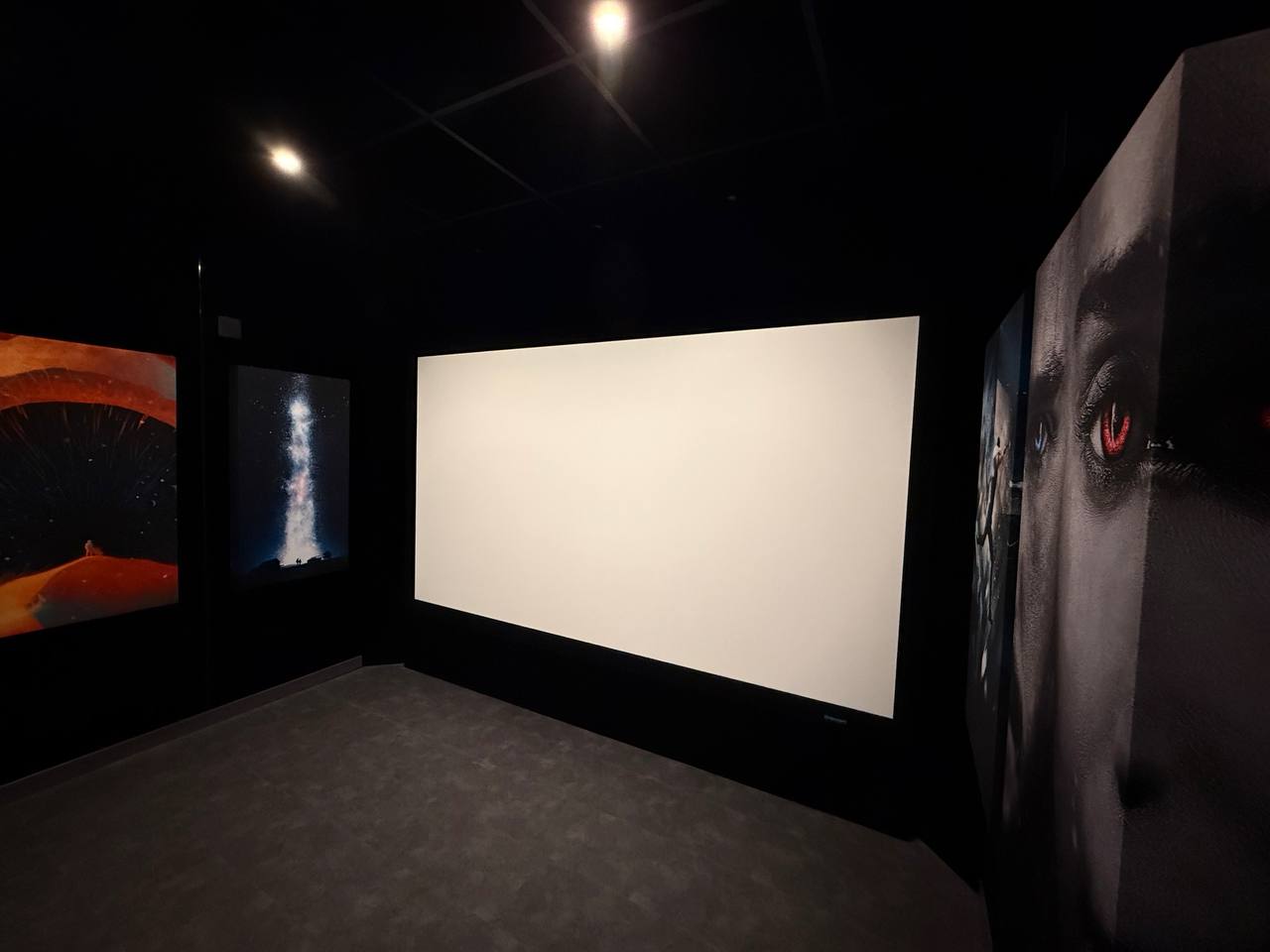 Cómo hacerte una sala de cine dedicada paso a paso, parte final: cuatro subwoofers, pantalla y altavoces