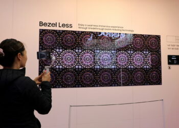 Dos monitores QD-OLED que parecen uno solo: Samsung reduce los biseles al mínimo
