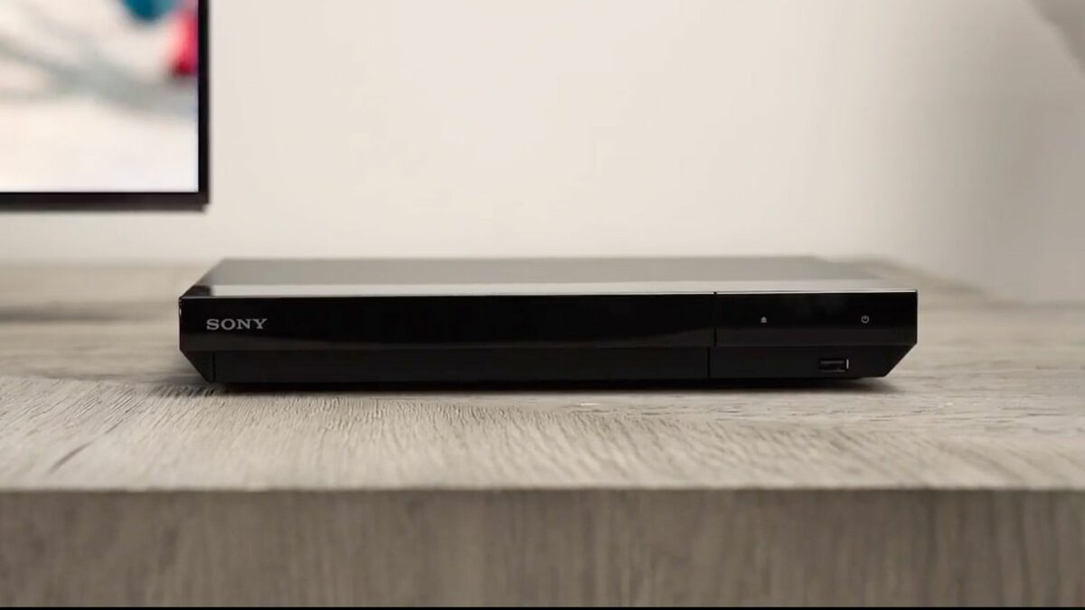 Sony mantiene vivo el formato físico y lanza su nuevo reproductor Blu-ray UHD UBP-X700K