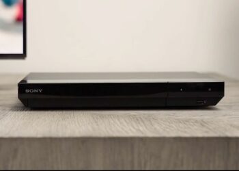 Sony mantiene vivo el formato físico y lanza su nuevo reproductor Blu-ray UHD UBP-X700K