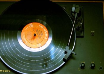 Vinilos y streaming: los dos gigantes de la música crecen, pero el que lo hace más rápido te sorprenderá