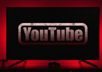 Logo de YouTube en una Smart TV