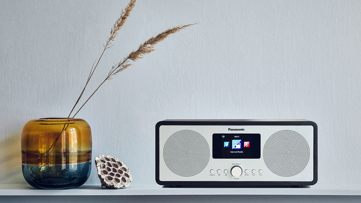 Panasonic RF-D40: radio FM, DAB+, con conectividad Bluetooth y pantalla a color