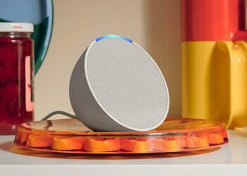 Amazon Echo Pop de color blanco