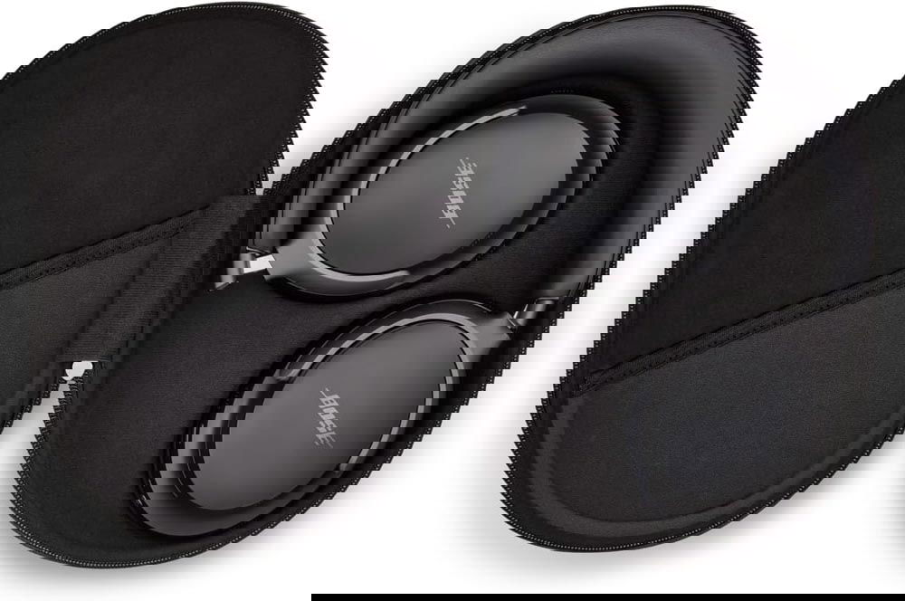Bose QuietComfort Ultra en su funda