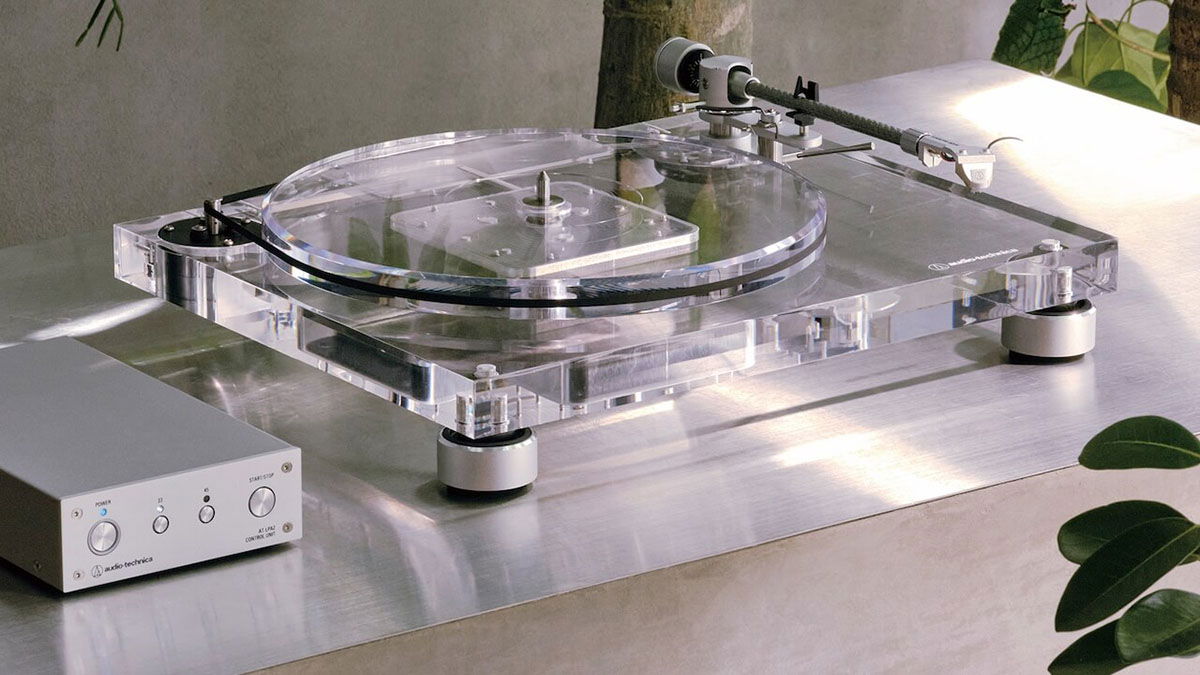 Audio-Technica AT-LPA2: un tocadiscos premium que sorprende por su impresionante diseño transparente