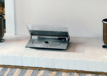 El sistema de música reinventado de Bang & Olufsen une el vinilo clásico con el streaming moderno.