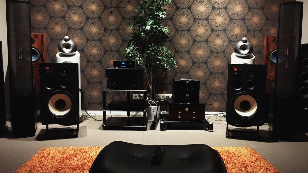 ¿Dolby Atmos o DTS:X? Las diferencias que tienes que saber si montas un cine en casa
