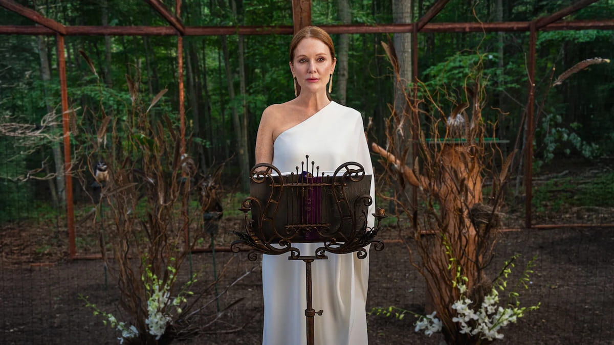 Julianne Moore, Meghann Fahy y Milly Alcock en Netflix