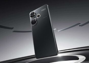 POCO F6 de color negro