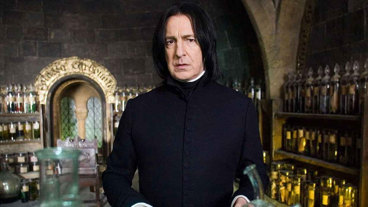 J.K. Rowling se pronuncia sobre el nuevo Snape: «No tengo el poder de despedir a un actor de la serie»