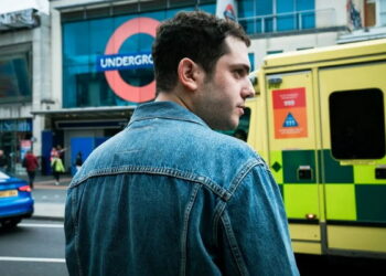 Esta serie de crímenes ha obtenido muy buenas críticas y ya está disponible en Disney+