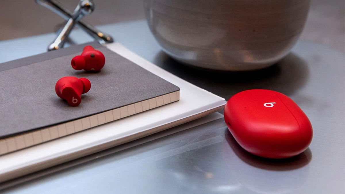 Los llamativos Beats Studio Buds a precio de ganga: esta oferta los deja en 79 euros