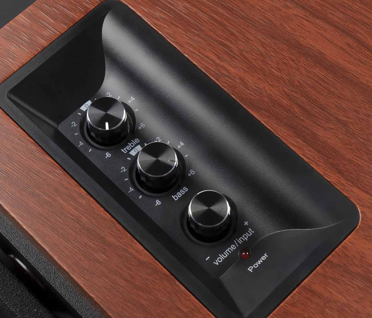 Controles de los Edifier R1700BTs